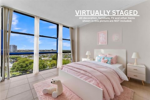 Copropriété à vendre à Hallandale Beach, Floride: 2 chambres, 104.98 m2 № 2083927 - photo 11