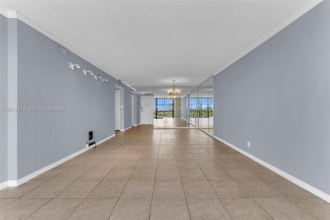 Copropriété à vendre à Hallandale Beach, Floride: 2 chambres, 104.98 m2 № 2083927 - photo 22