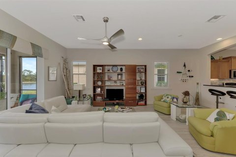 House in Port Charlotte, Florida 3 bedrooms, 155.05 sq.m. № 1566295 - photo 11