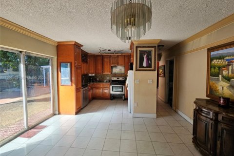 Casa en venta en Miami, Florida, 5 dormitorios, 211.45 m2 № 2007925 - foto 7