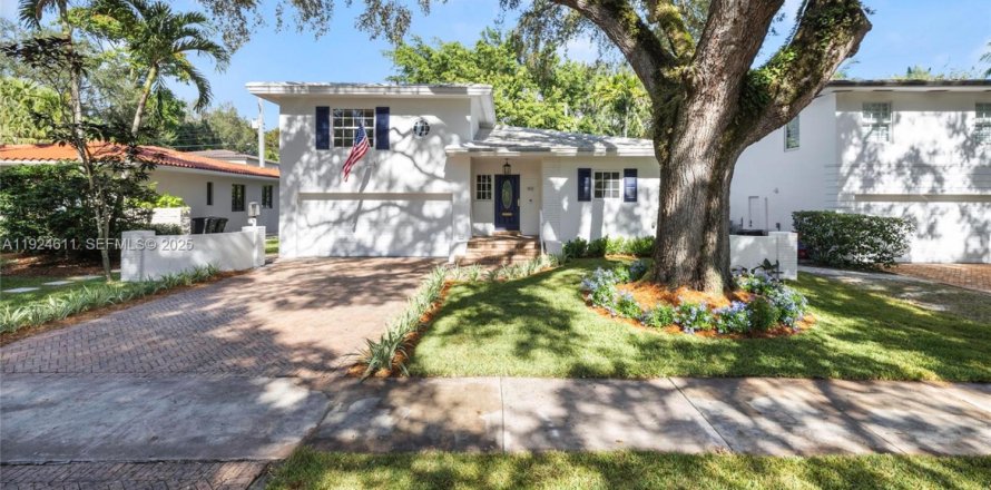 Casa en Coral Gables, Florida 3 dormitorios, 174.66 m2 № 1982954