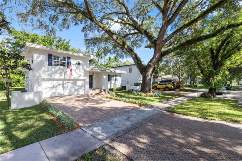 Casa en venta en Coral Gables, Florida, 3 dormitorios, 174.66 m2 № 1982954 - foto 2