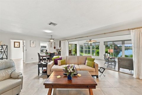 Casa en venta en Sun City Center, Florida, 3 dormitorios, 207.92 m2 № 2384390 - foto 18