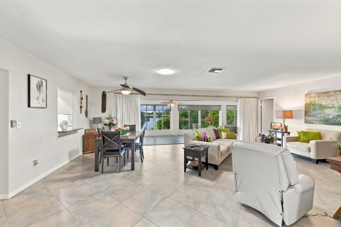 Casa en venta en Sun City Center, Florida, 3 dormitorios, 207.92 m2 № 2384390 - foto 11