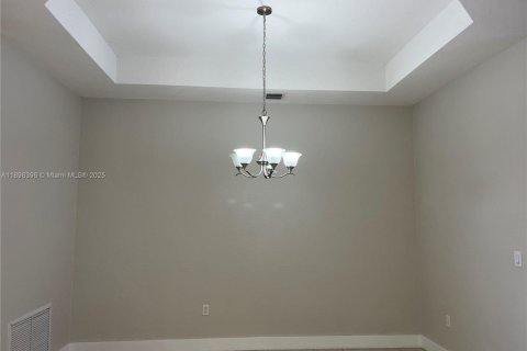 House in Miami, Florida 4 bedrooms, 177.35 sq.m. № 1950548 - photo 6