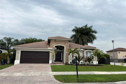 House in Miami, Florida 4 bedrooms, 177.35 sq.m. № 1950548 - photo 1