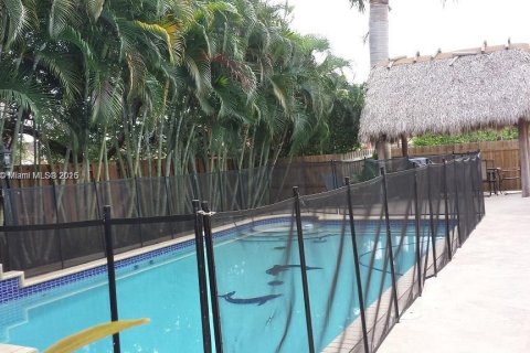 House in Miami, Florida 4 bedrooms, 177.35 sq.m. № 1950548 - photo 3