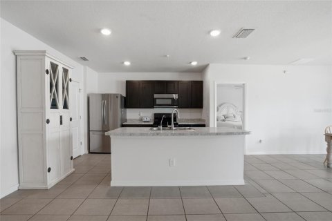 House in Zephyrhills, Florida 3 bedrooms, 157 sq.m. № 2230542 - photo 11