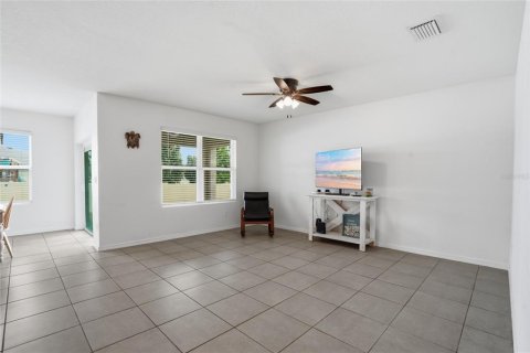 House in Zephyrhills, Florida 3 bedrooms, 157 sq.m. № 2230542 - photo 9