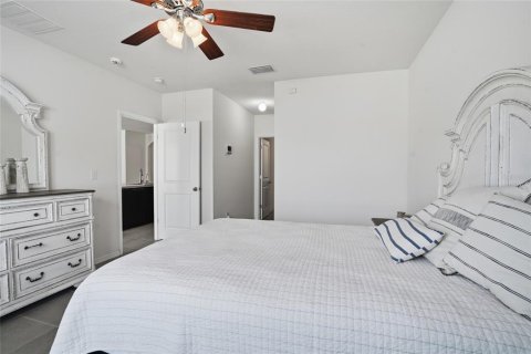 House in Zephyrhills, Florida 3 bedrooms, 157 sq.m. № 2230542 - photo 18