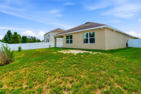House in Zephyrhills, Florida 3 bedrooms, 157 sq.m. № 2230542 - photo 25