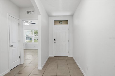 House in Zephyrhills, Florida 3 bedrooms, 157 sq.m. № 2230542 - photo 4