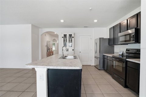 House in Zephyrhills, Florida 3 bedrooms, 157 sq.m. № 2230542 - photo 14