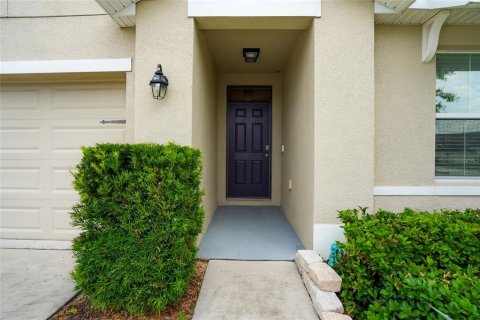 House in Zephyrhills, Florida 3 bedrooms, 157 sq.m. № 2230542 - photo 3