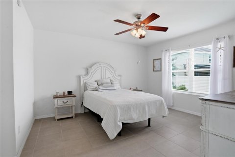 House in Zephyrhills, Florida 3 bedrooms, 157 sq.m. № 2230542 - photo 16