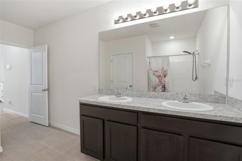 House in Zephyrhills, Florida 3 bedrooms, 157 sq.m. № 2230542 - photo 21