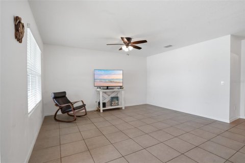 House in Zephyrhills, Florida 3 bedrooms, 157 sq.m. № 2230542 - photo 10
