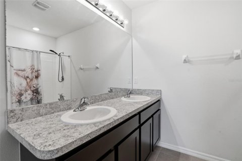 House in Zephyrhills, Florida 3 bedrooms, 157 sq.m. № 2230542 - photo 20