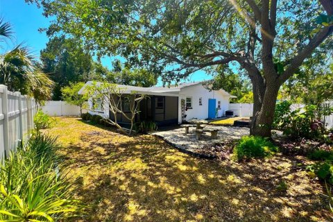 House in Gulfport, Florida 2 bedrooms, 126.72 sq.m. № 1901289 - photo 29