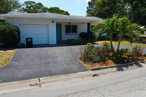 House in Gulfport, Florida 2 bedrooms, 126.72 sq.m. № 1901289 - photo 5