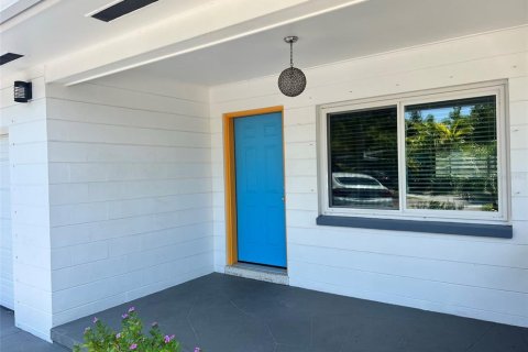 House in Gulfport, Florida 2 bedrooms, 126.72 sq.m. № 1901289 - photo 8