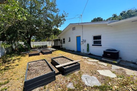 House in Gulfport, Florida 2 bedrooms, 126.72 sq.m. № 1901289 - photo 9