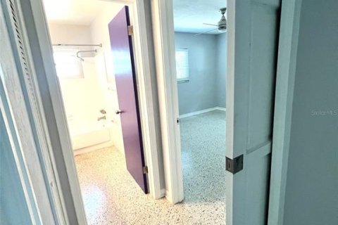 House in Gulfport, Florida 2 bedrooms, 126.72 sq.m. № 1901289 - photo 28