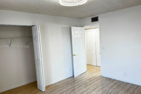 Copropriété à louer à Boca Raton, Floride: 2 chambres, 91.14 m2 № 2265726 - photo 9