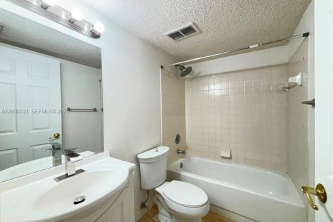 Copropriété à louer à Boca Raton, Floride: 2 chambres, 91.14 m2 № 2265726 - photo 10
