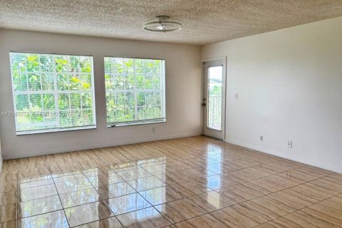 Copropriété à louer à Boca Raton, Floride: 2 chambres, 91.14 m2 № 2265726 - photo 2