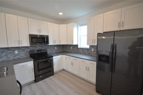 Apartamento en alquiler en Port Charlotte, Florida, 2 dormitorios, 111.67 m2 № 1833370 - foto 3