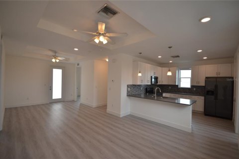 Apartamento en alquiler en Port Charlotte, Florida, 2 dormitorios, 111.67 m2 № 1833370 - foto 5