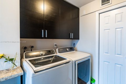 Copropriété à vendre à Pompano Beach, Floride: 2 chambres, 78.97 m2 № 1985004 - photo 12