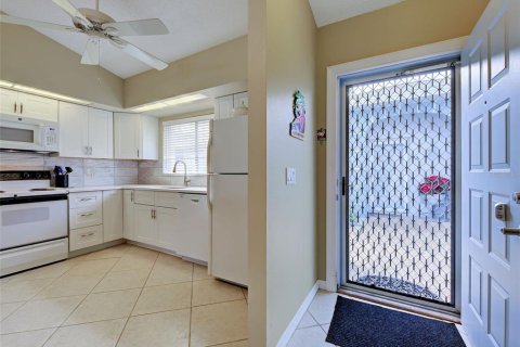 Copropriété à vendre à Englewood, Floride: 2 chambres, 108.7 m2 № 2121352 - photo 6