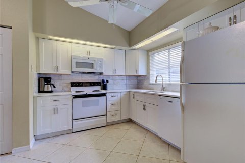 Copropriété à vendre à Englewood, Floride: 2 chambres, 108.7 m2 № 2121352 - photo 7