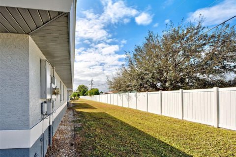 Copropriété à vendre à Englewood, Floride: 2 chambres, 108.7 m2 № 2121352 - photo 14
