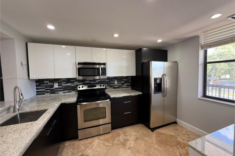 Condominio en venta en Coconut Creek, Florida, 2 dormitorios, 120.77 m2 № 1964840 - foto 1