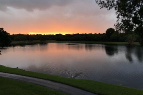 Condominio en venta en Coconut Creek, Florida, 2 dormitorios, 120.77 m2 № 1964840 - foto 19