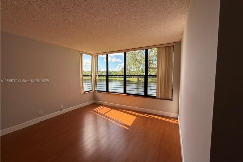 Condominio en venta en Coconut Creek, Florida, 2 dormitorios, 120.77 m2 № 1964840 - foto 3