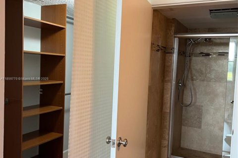 Condominio en venta en Coconut Creek, Florida, 2 dormitorios, 120.77 m2 № 1964840 - foto 15