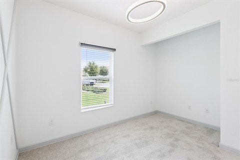 Townhouse in Davenport, Florida 2 bedrooms, 139.82 sq.m. № 2157335 - photo 17
