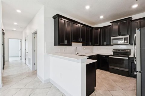 Townhouse in Davenport, Florida 2 bedrooms, 139.82 sq.m. № 2157335 - photo 12