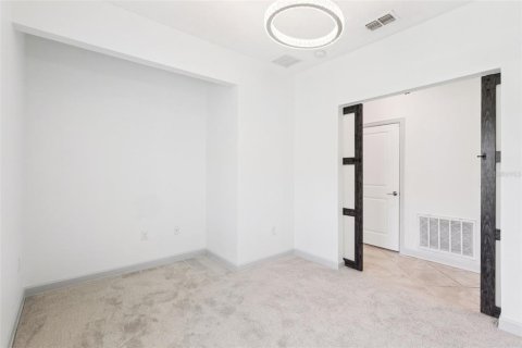 Townhouse in Davenport, Florida 2 bedrooms, 139.82 sq.m. № 2157335 - photo 15