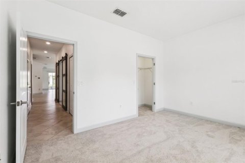 Townhouse in Davenport, Florida 2 bedrooms, 139.82 sq.m. № 2157335 - photo 18