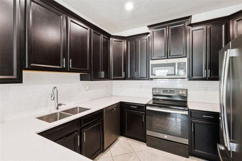 Townhouse in Davenport, Florida 2 bedrooms, 139.82 sq.m. № 2157335 - photo 13