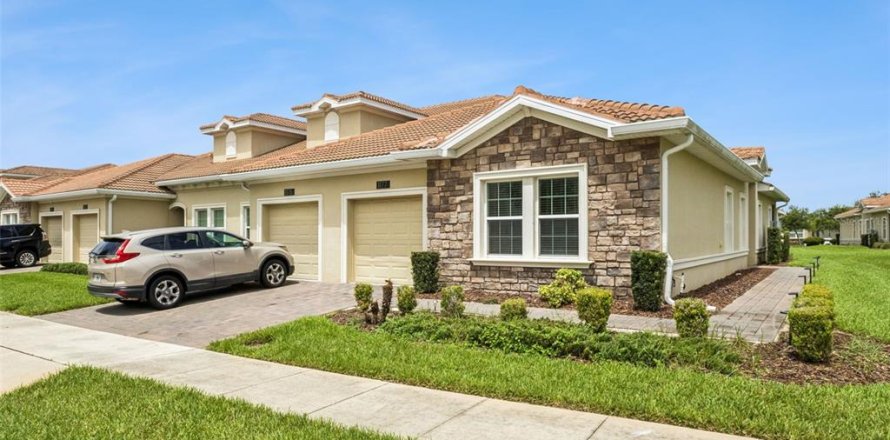 Townhouse in Davenport, Florida 2 bedrooms, 139.82 sq.m. № 2157335