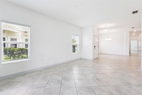 Townhouse in Davenport, Florida 2 bedrooms, 139.82 sq.m. № 2157335 - photo 4
