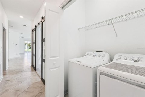 Townhouse in Davenport, Florida 2 bedrooms, 139.82 sq.m. № 2157335 - photo 28