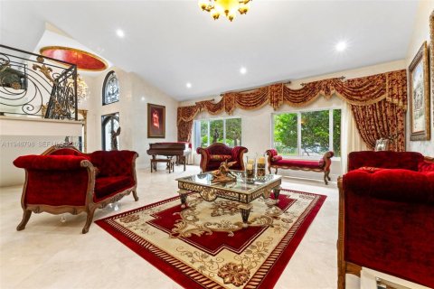 Casa en venta en Miami, Florida, 6 dormitorios, 596.71 m2 № 2003368 - foto 14