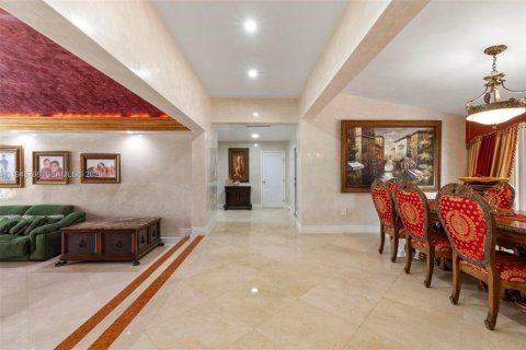 Casa en venta en Miami, Florida, 6 dormitorios, 596.71 m2 № 2003368 - foto 16